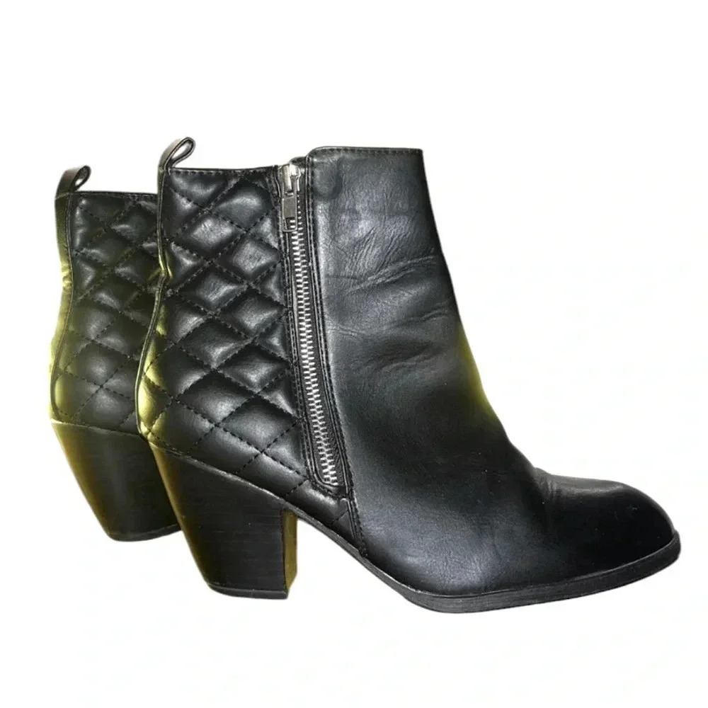Quilted Black  Heeled Booties - Size 7.5